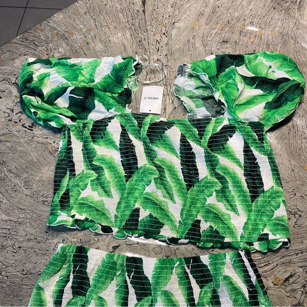 Plus Size Smocked Tropical top and Leaf Skirt setTop is size 2x - Picture 11 of 13